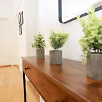 Gem Steps To Tram Family & Group Апартаменты Цюрих