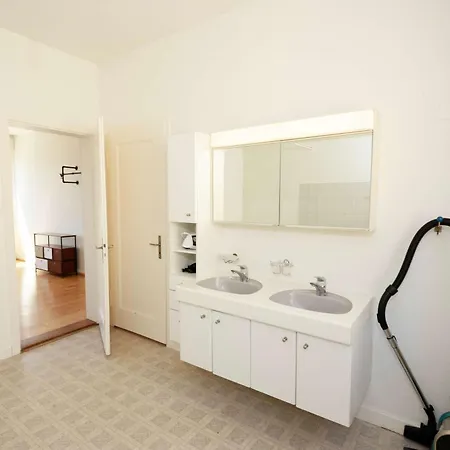 Apartment Gem Steps To Tram Family & Group