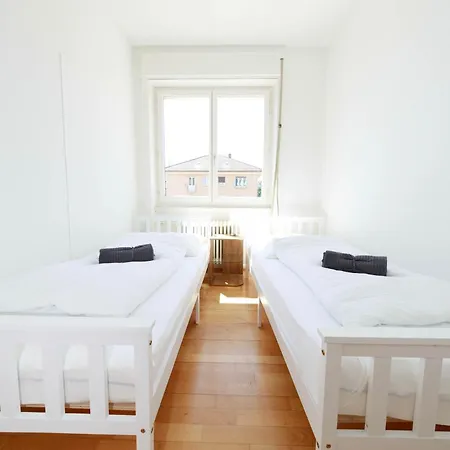 Gem Steps To Tram Family & Group Apartment Zurich