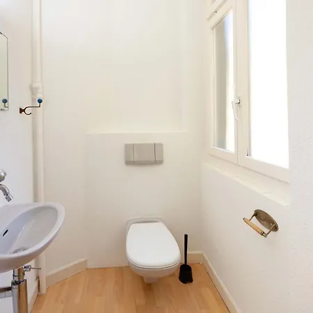 Gem Steps To Tram Family & Group * Zurich