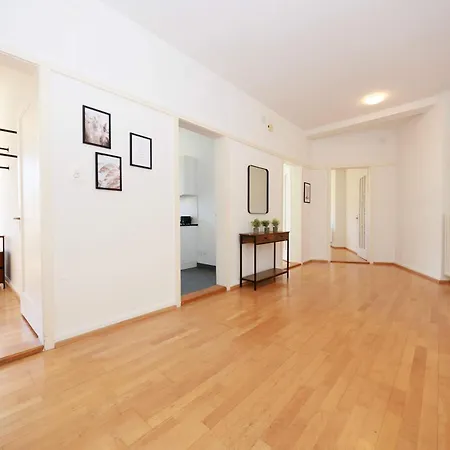 Gem Steps To Tram Family & Group * Цюрих