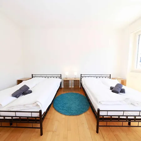 Apartment Gem Steps To Tram Family & Group