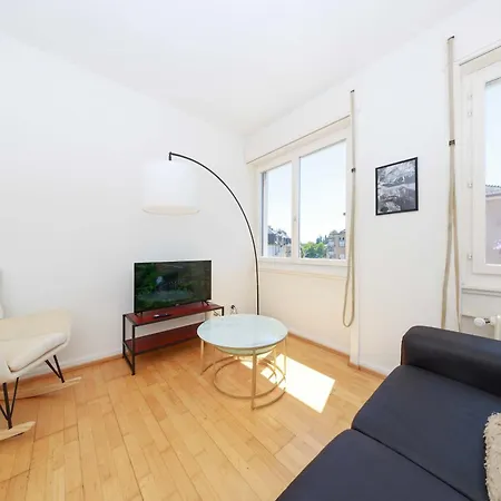 Apartment Gem Steps To Tram Family & Group *