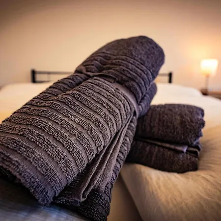 Gem Steps To Tram Family & Group Апартаменти Цюрих