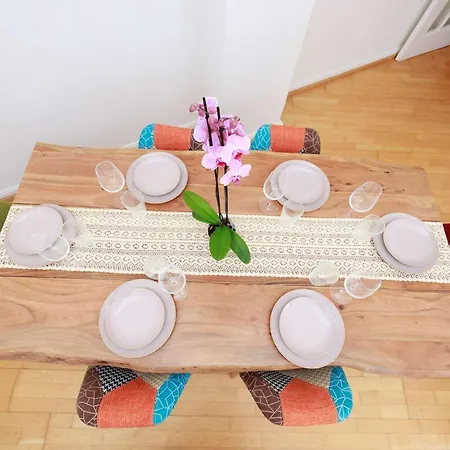 Gem Steps To Tram Family & Group Apartment *