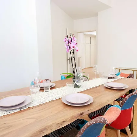 Gem Steps To Tram Family & Group * Цюрих