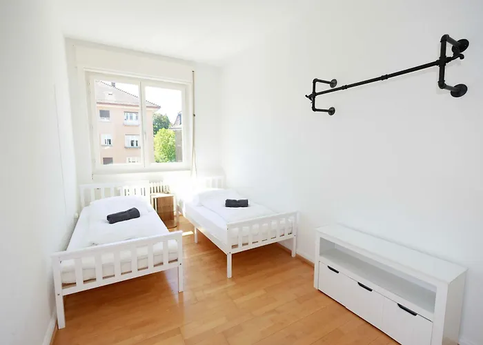 Gem Steps To Tram Family & Group *