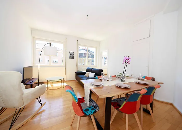 Apartment Gem Steps To Tram Family & Group