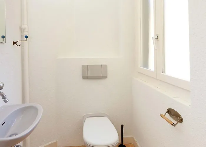 Gem Steps To Tram Family & Group * 苏黎世