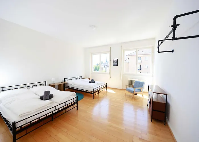 Apartment Gem Steps To Tram Family & Group *