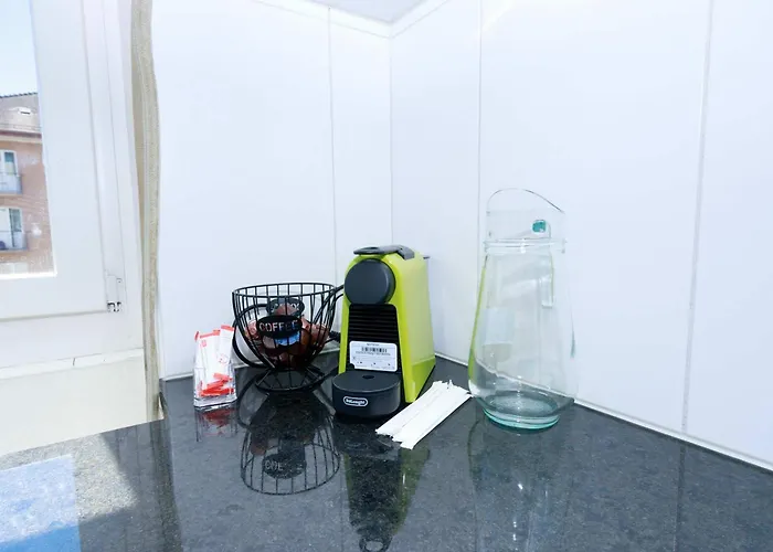 Gem Steps To Tram Family & Group Zurich