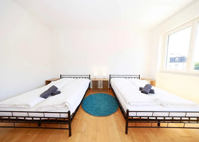 Apartment Gem Steps To Tram Family & Group