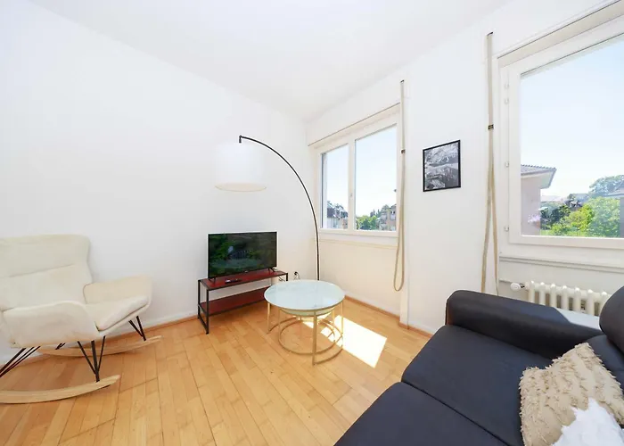 Apartment Gem Steps To Tram Family & Group *