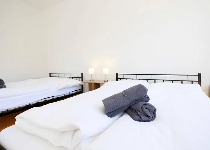 Gem Steps To Tram Family & Group *