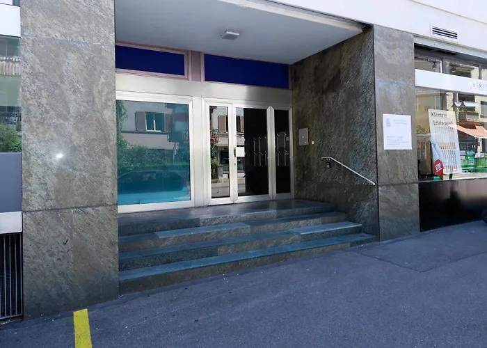 Gem Steps To Tram Family & Group Zurich