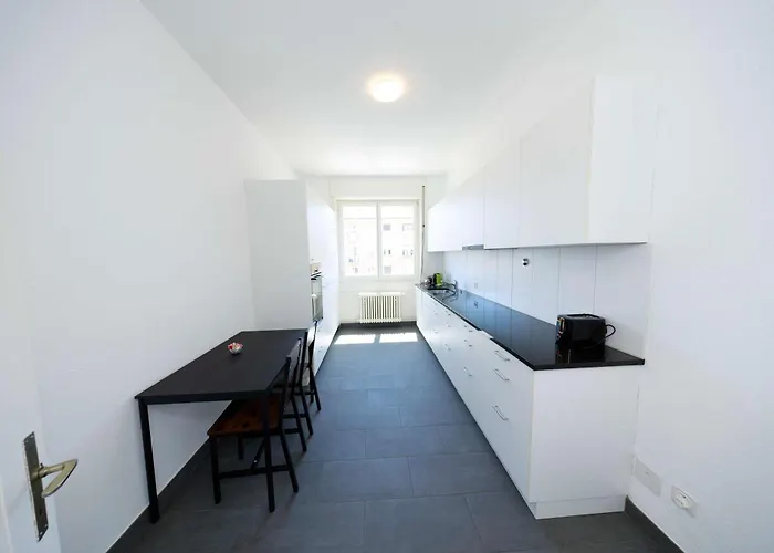 Apartment Gem Steps To Tram Family & Group