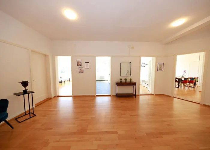 Gem Steps To Tram Family & Group Zürich