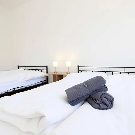 Gem Steps To Tram Family & Group *