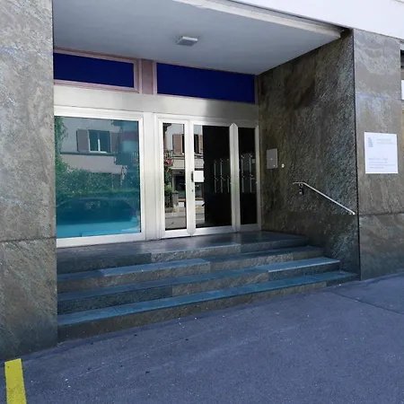 Gem Steps To Tram Family & Group Zurique